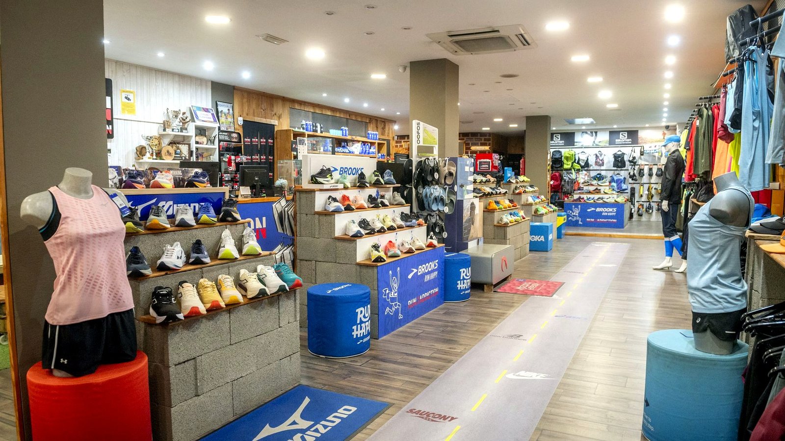 Interior de la tienda Run Addiction Castellón