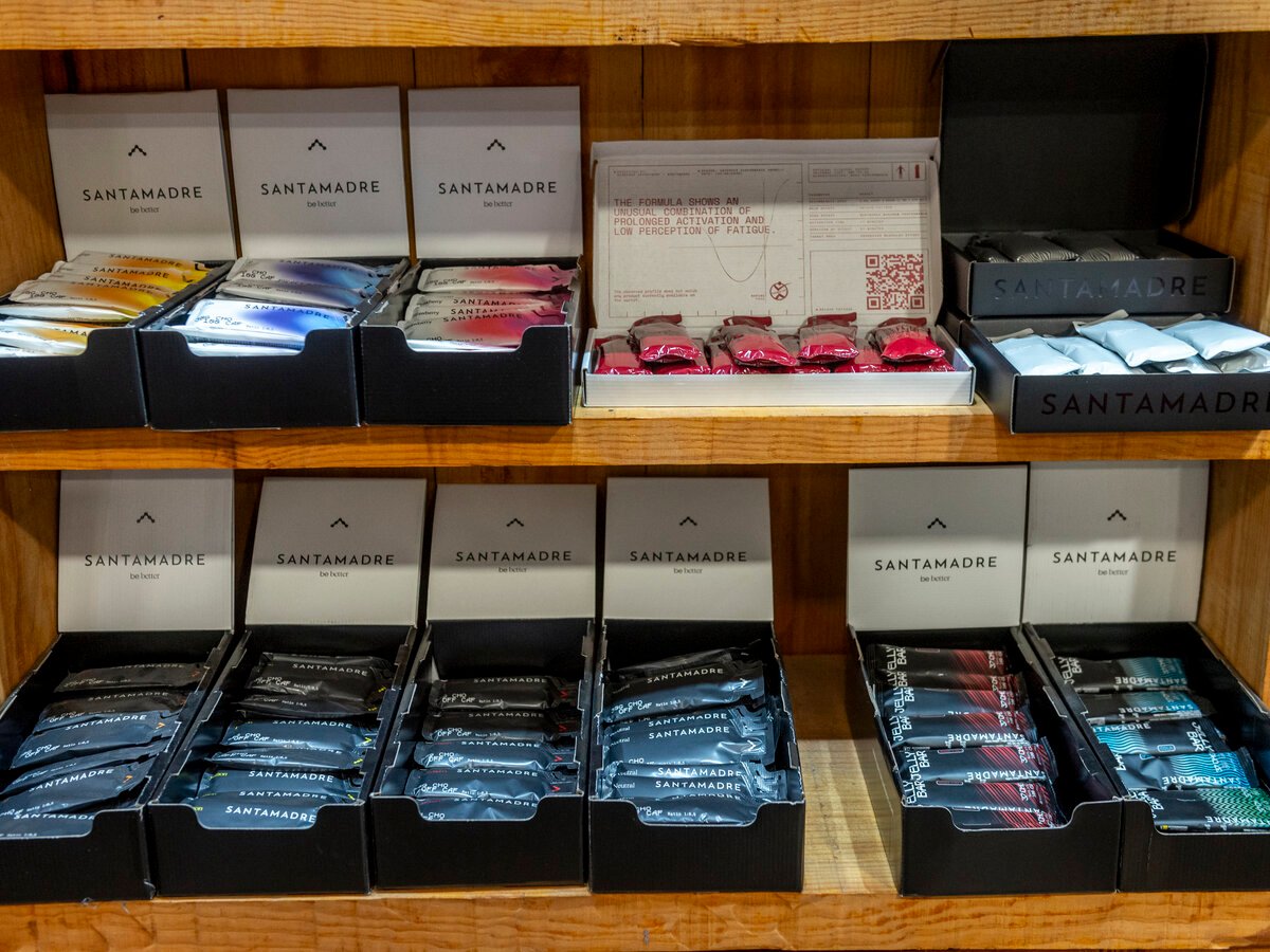 Expositor de productos Santamadre en tienda